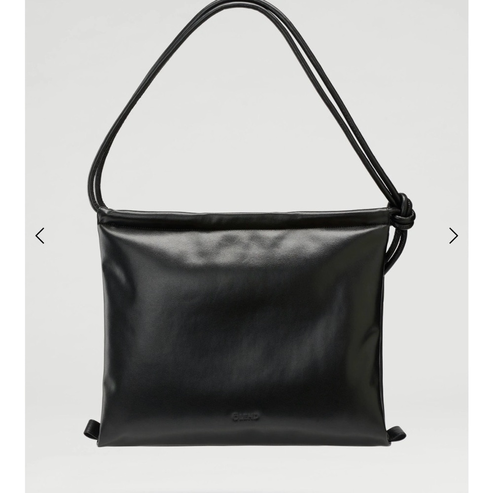 Ölend Folded in Black